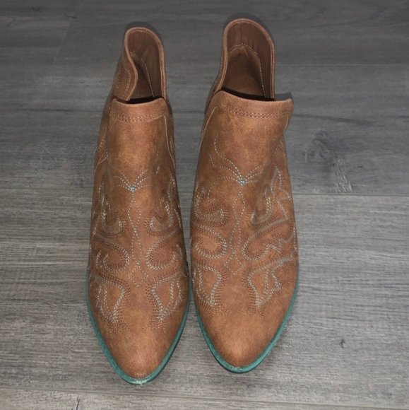 Women's booties size 8 - Picture 3 of 4